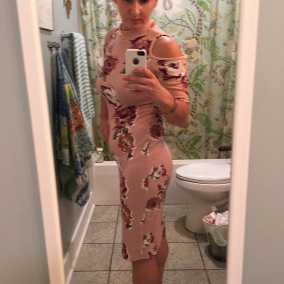 Floral Open shoulder dress - Picture 2 of 4